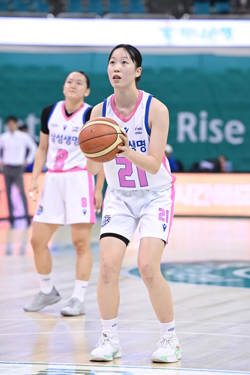 p1065618676549000_932_thum.webp